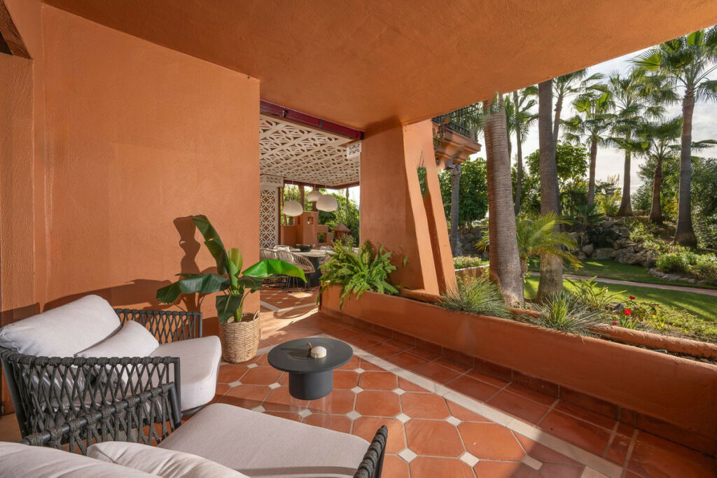 Ground Floor Apartment Aloha Málaga - image 12