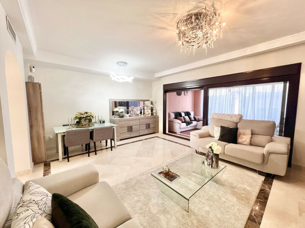 Townhouse Estepona Málaga - image 12