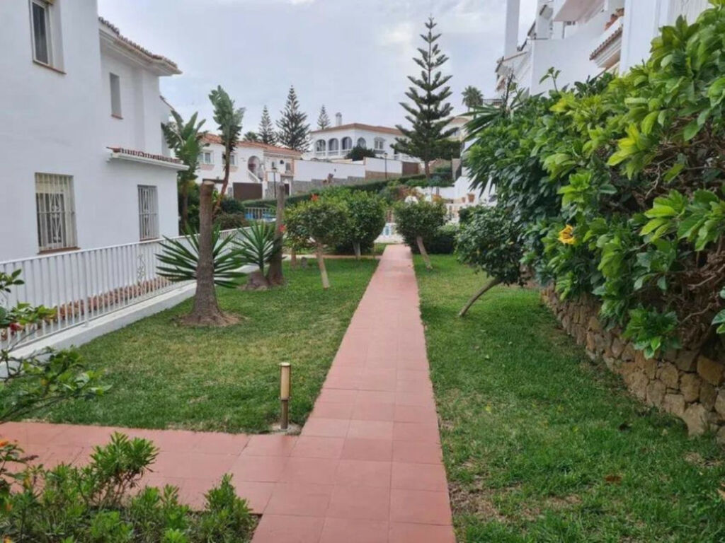 Middle Floor Apartment Manilva Málaga - image 12