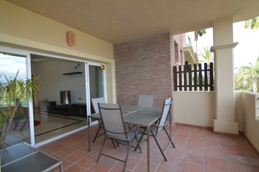 Middle Floor Apartment Estepona Málaga - image 7