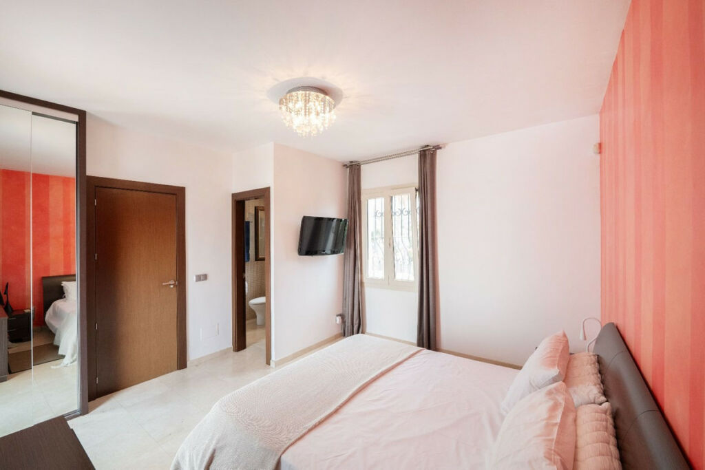 Detached Villa Marbella Málaga - image 13