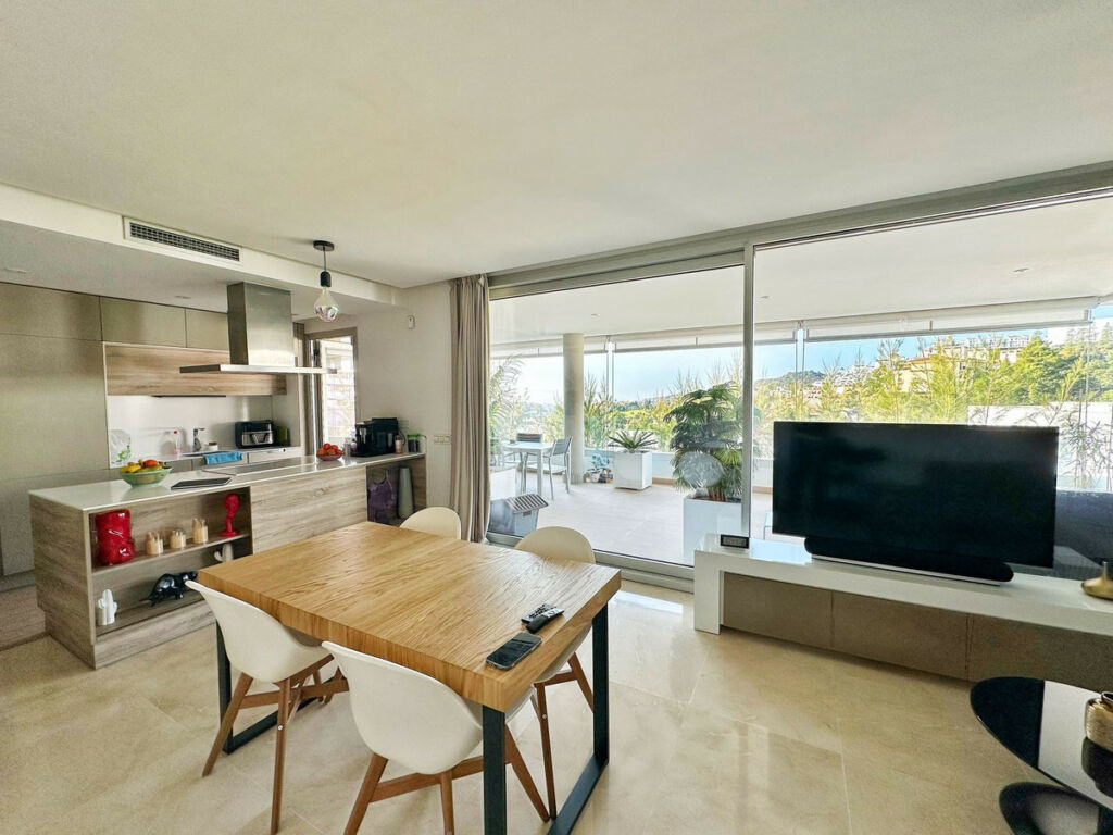 Middle Floor Apartment Los Arqueros Málaga - image 8