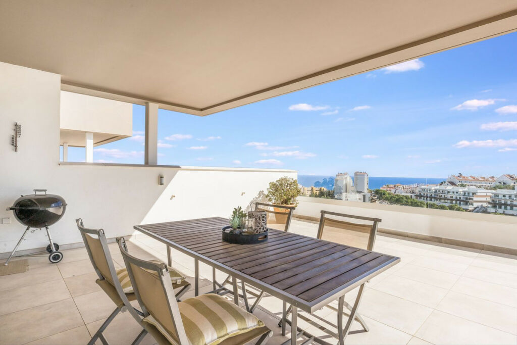 Top Floor Apartment Estepona Málaga - image 13