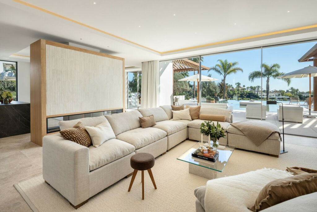 Detached Villa Nueva Andalucía Málaga - image 14