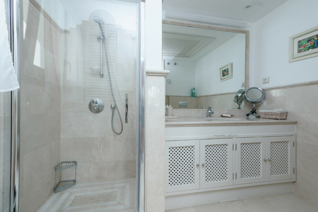Townhouse Benahavís Málaga - image 14
