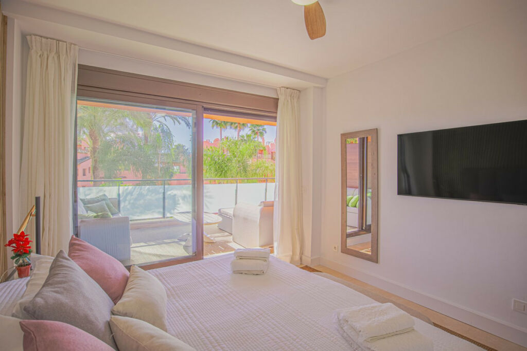 Middle Floor Apartment Estepona Málaga - image 14