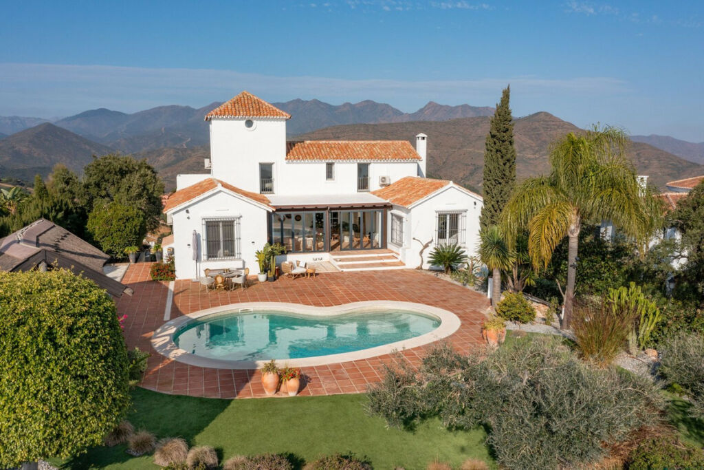 Detached Villa La Mairena Málaga - image 14