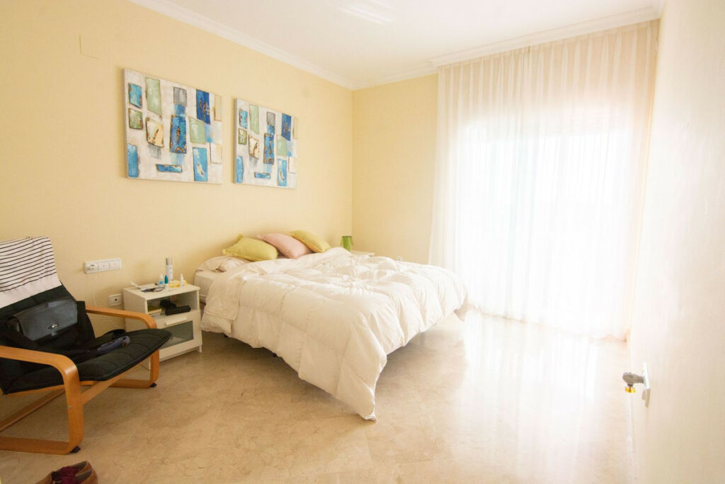 Middle Floor Apartment La Mairena Málaga - image 13
