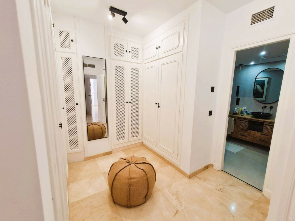 Middle Floor Apartment The Golden Mile Málaga - image 14