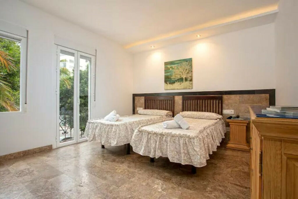 Middle Floor Apartment Puerto Banús Málaga - image 14