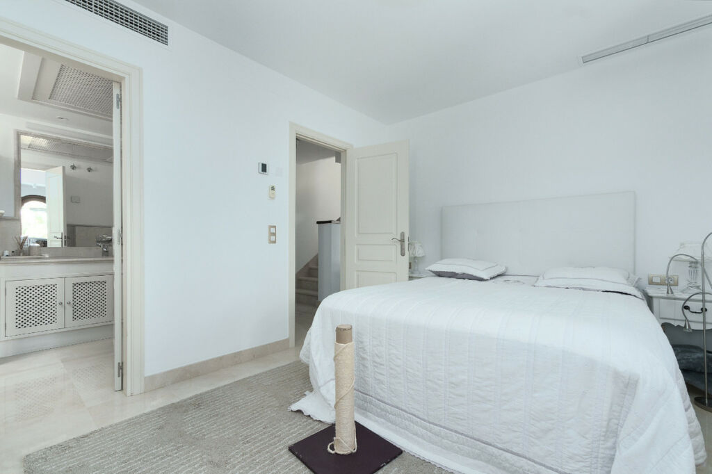 Townhouse Benahavís Málaga - image 15