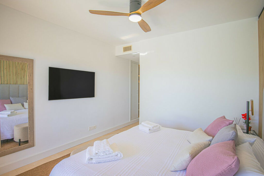 Middle Floor Apartment Estepona Málaga - image 15