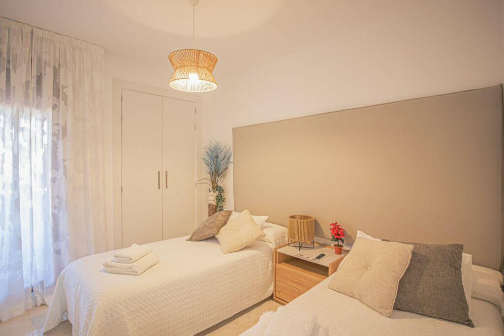 Middle Floor Apartment Estepona Málaga - image 16