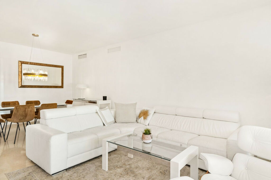 Middle Floor Apartment New Golden Mile Málaga - image 16
