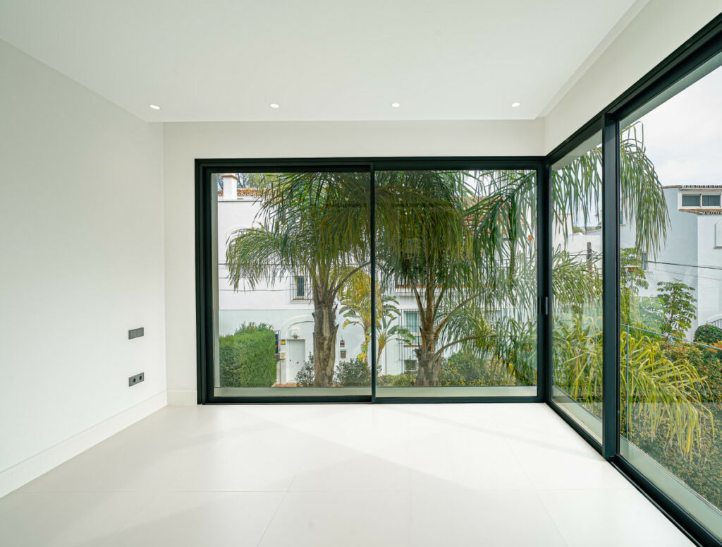 Detached Villa The Golden Mile Málaga - image 16