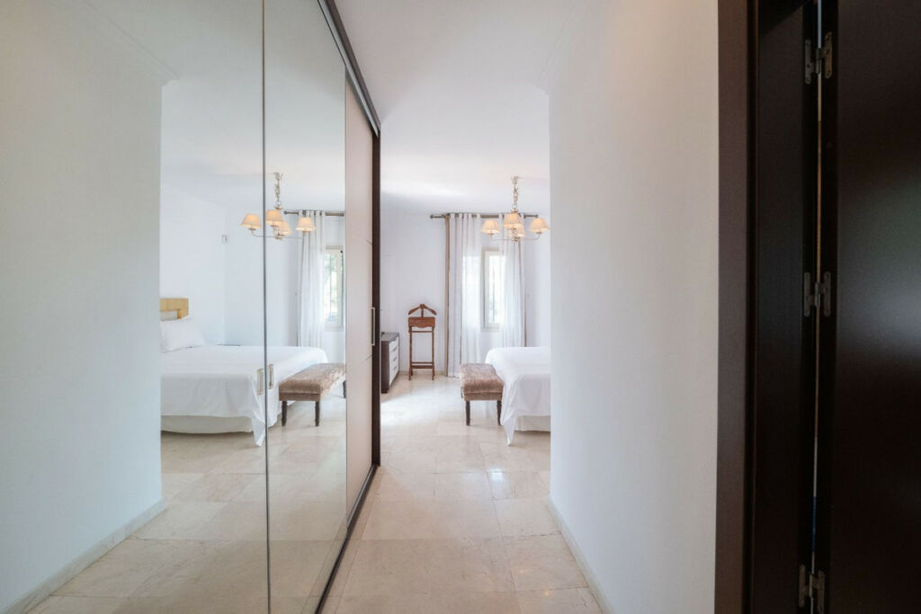 Detached Villa Marbella Málaga - image 16