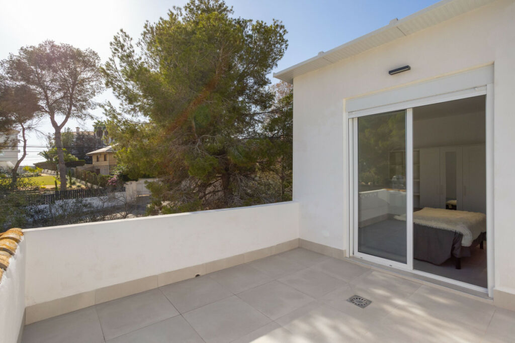 Townhouse Villamartin Alicante - image 17