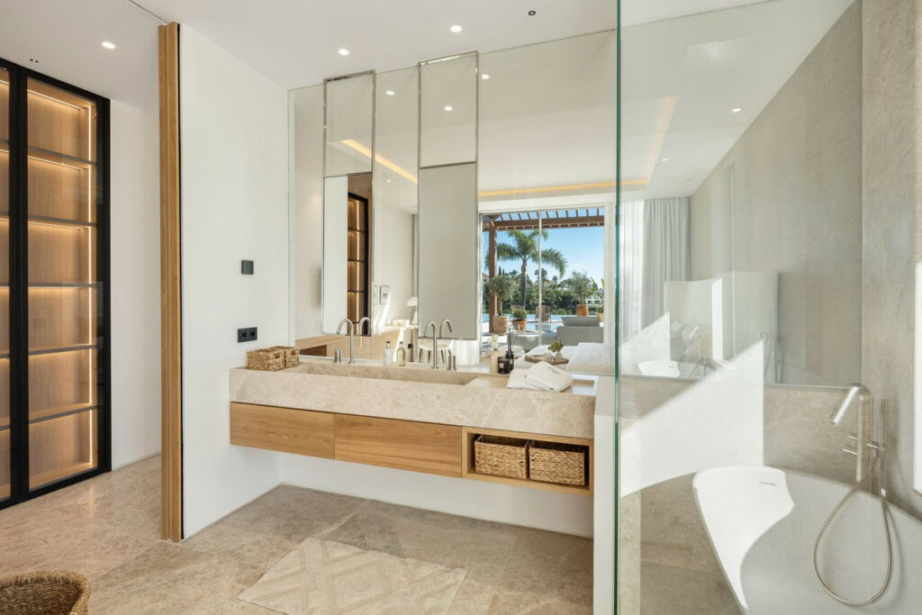 Detached Villa Nueva Andalucía Málaga - image 17