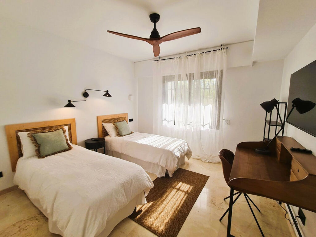 Middle Floor Apartment The Golden Mile Málaga - image 17