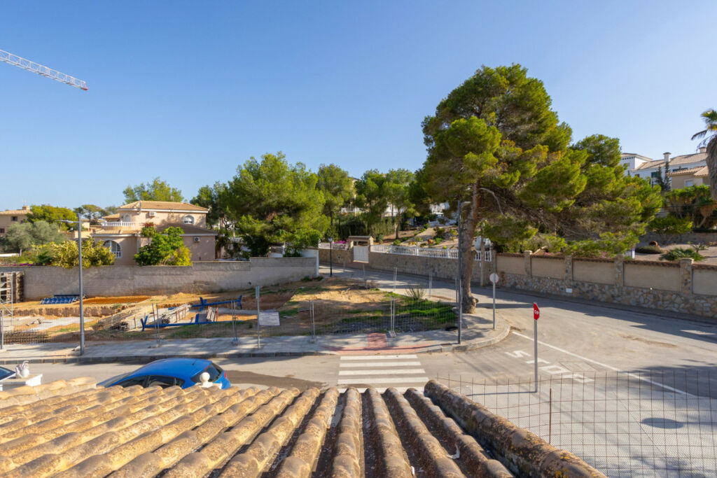 Townhouse Villamartin Alicante - image 18