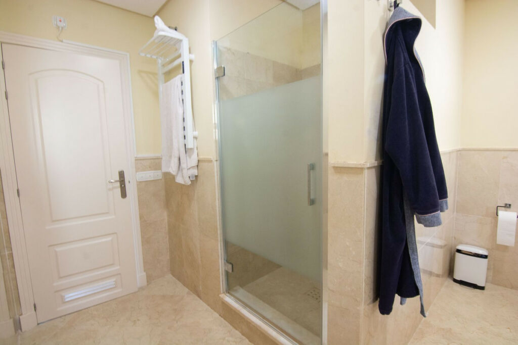 Middle Floor Apartment La Mairena Málaga - image 17