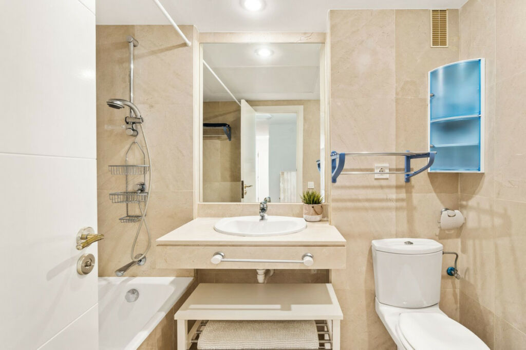 Middle Floor Apartment New Golden Mile Málaga - image 18