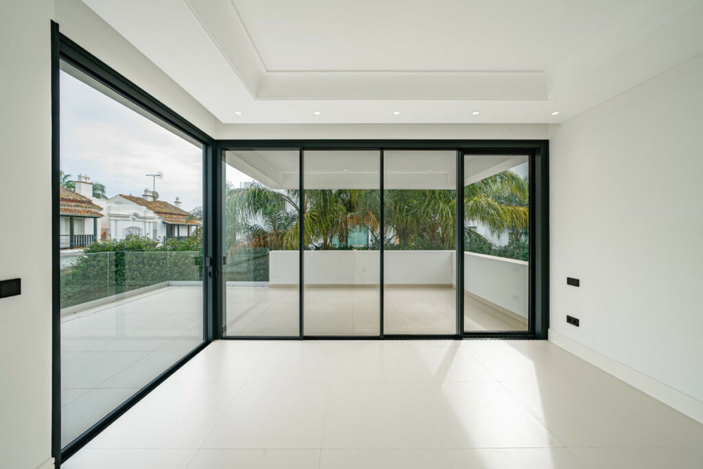 Detached Villa The Golden Mile Málaga - image 18