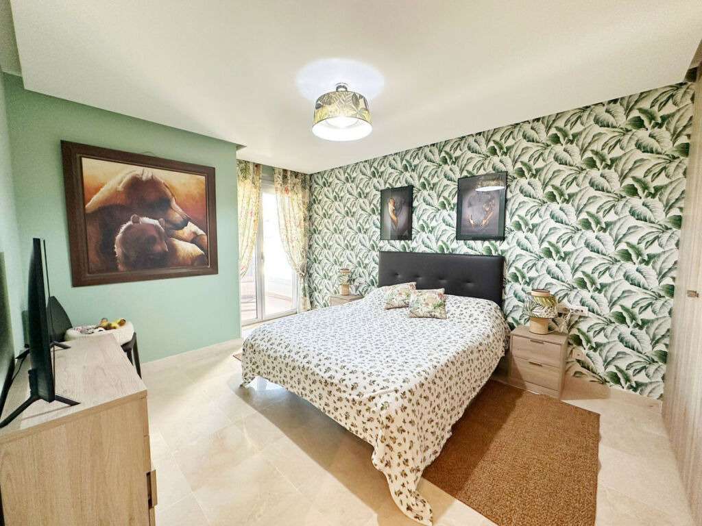 Middle Floor Apartment Los Arqueros Málaga - image 13