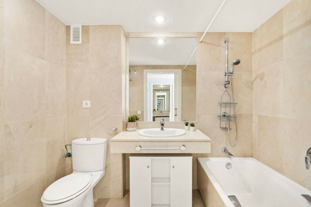 Middle Floor Apartment New Golden Mile Málaga - image 19