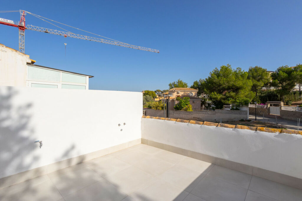 Townhouse Villamartin Alicante - image 2