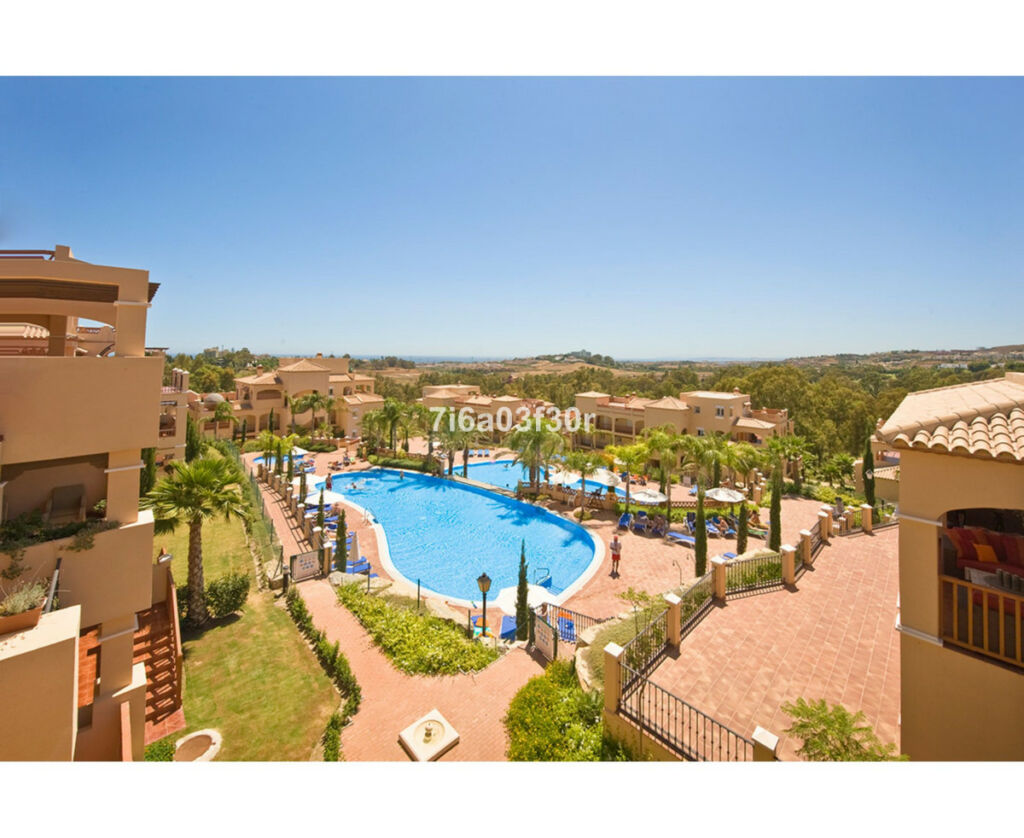 Ground Floor Apartment Atalaya Málaga - image 2