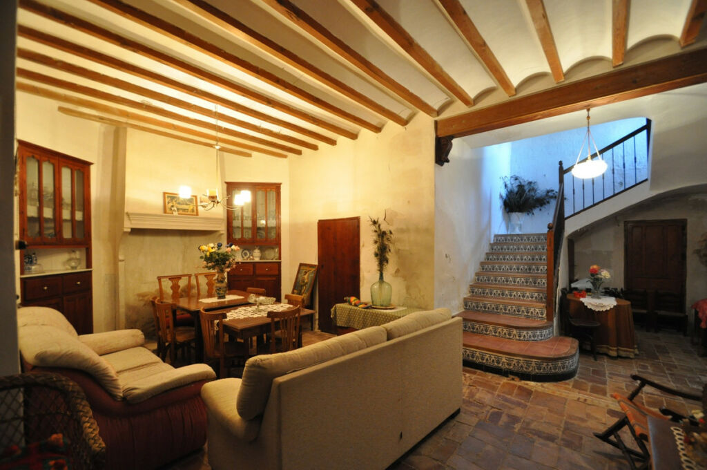 Townhouse Pinoso Alicante - image 2
