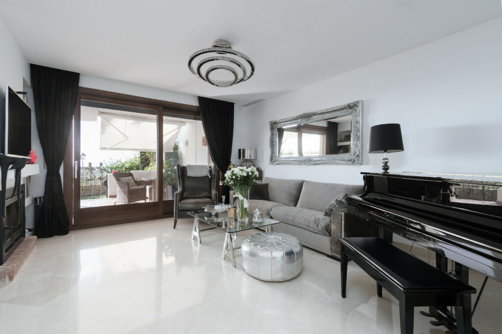 Townhouse Benahavís Málaga - image 2