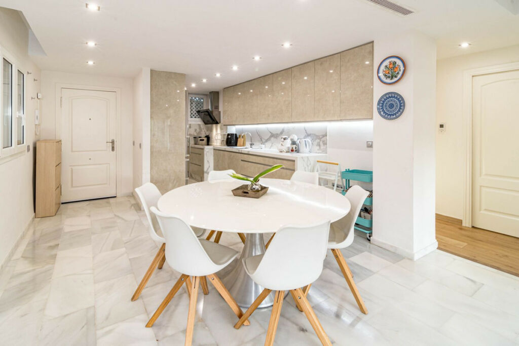Ground Floor Apartment Puerto Banús Málaga - image 2