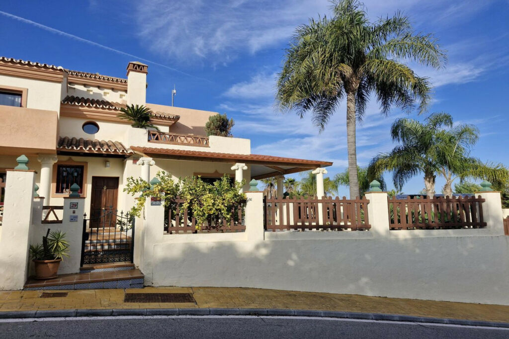 Detached Villa Coín Málaga - image 2