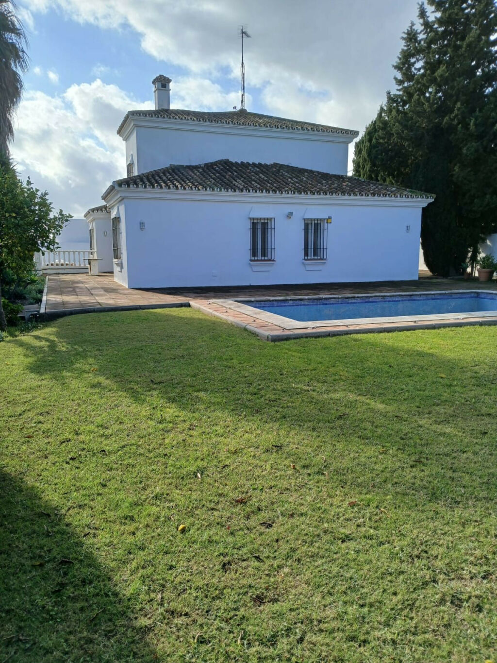Detached Villa Pueblo Nuevo de Guadiaro Cádiz - image 2