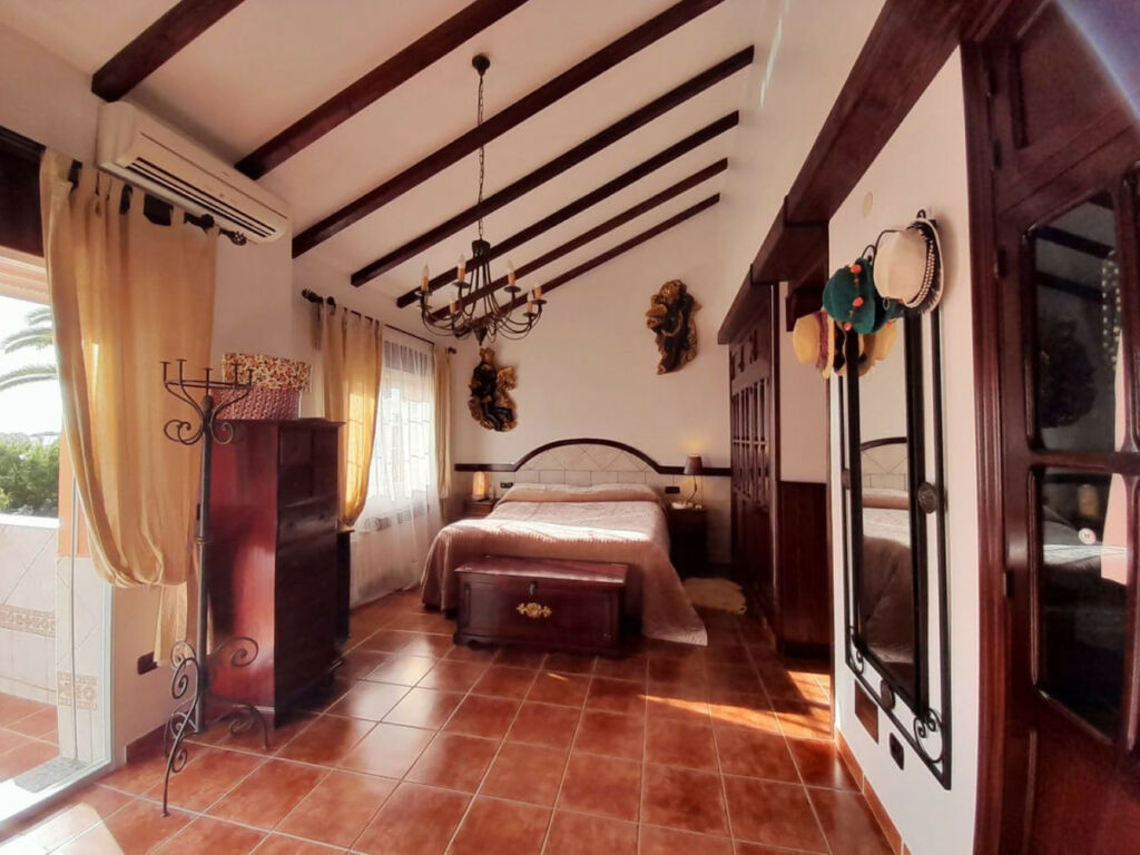 Townhouse Las Lagunas Málaga - image 2