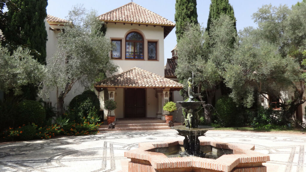 Detached Villa La Zagaleta Málaga - image 2