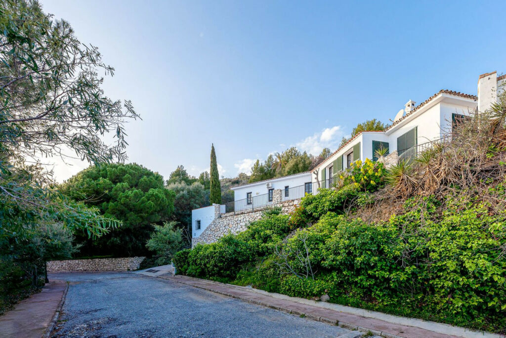 Detached Villa Mijas Málaga - image 2
