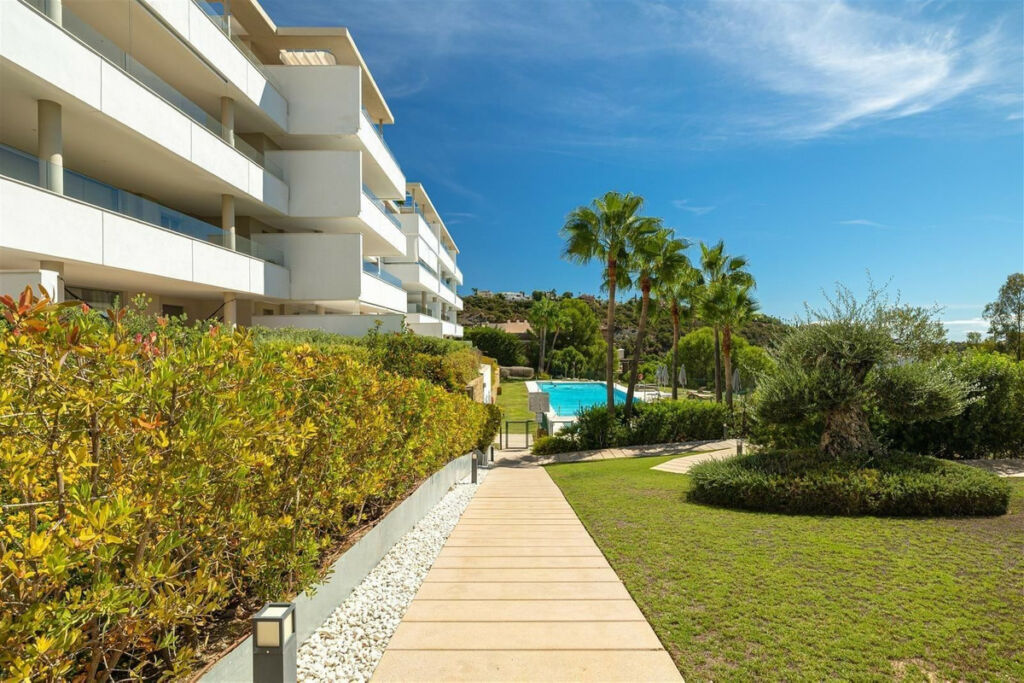 Middle Floor Apartment Los Arqueros Málaga - image 7