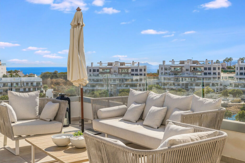 Top Floor Apartment Estepona Málaga - image 2