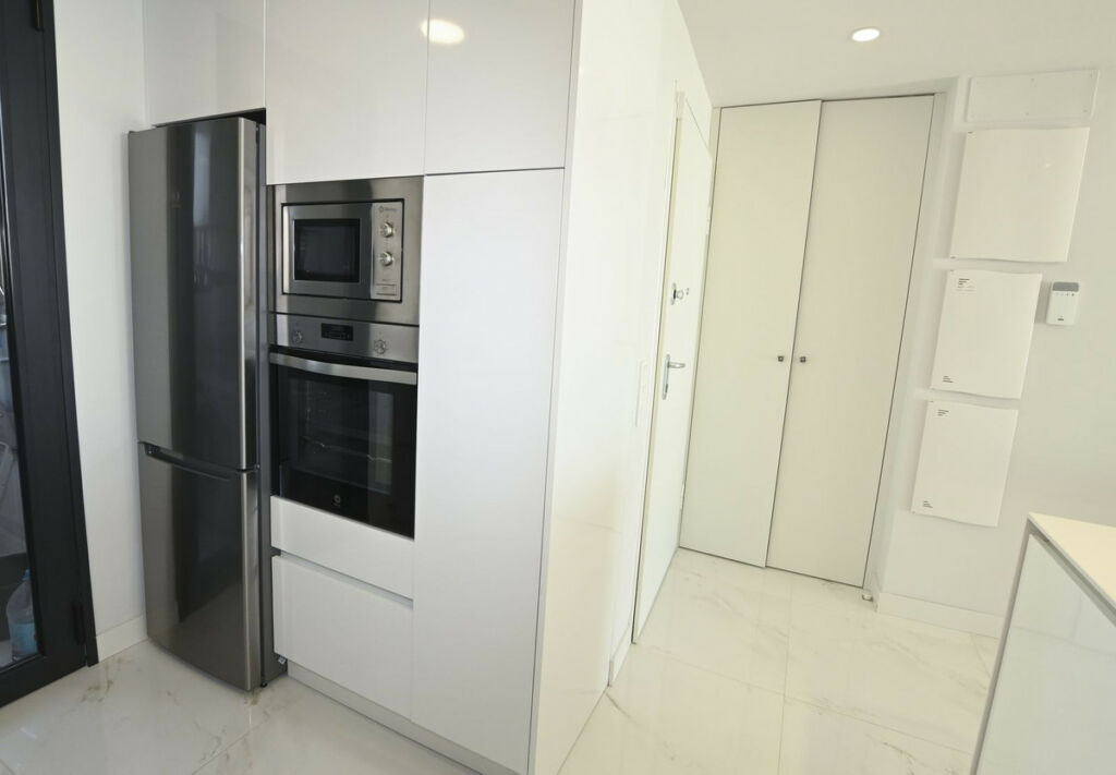 Middle Floor Apartment Benidorm Alicante - image 2