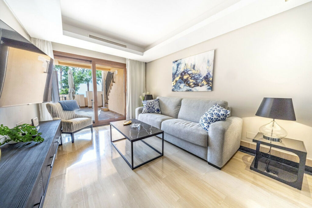 Top Floor Apartment Estepona Málaga - image 2