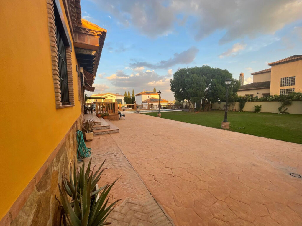 Detached Villa Mijas Costa Málaga - image 2