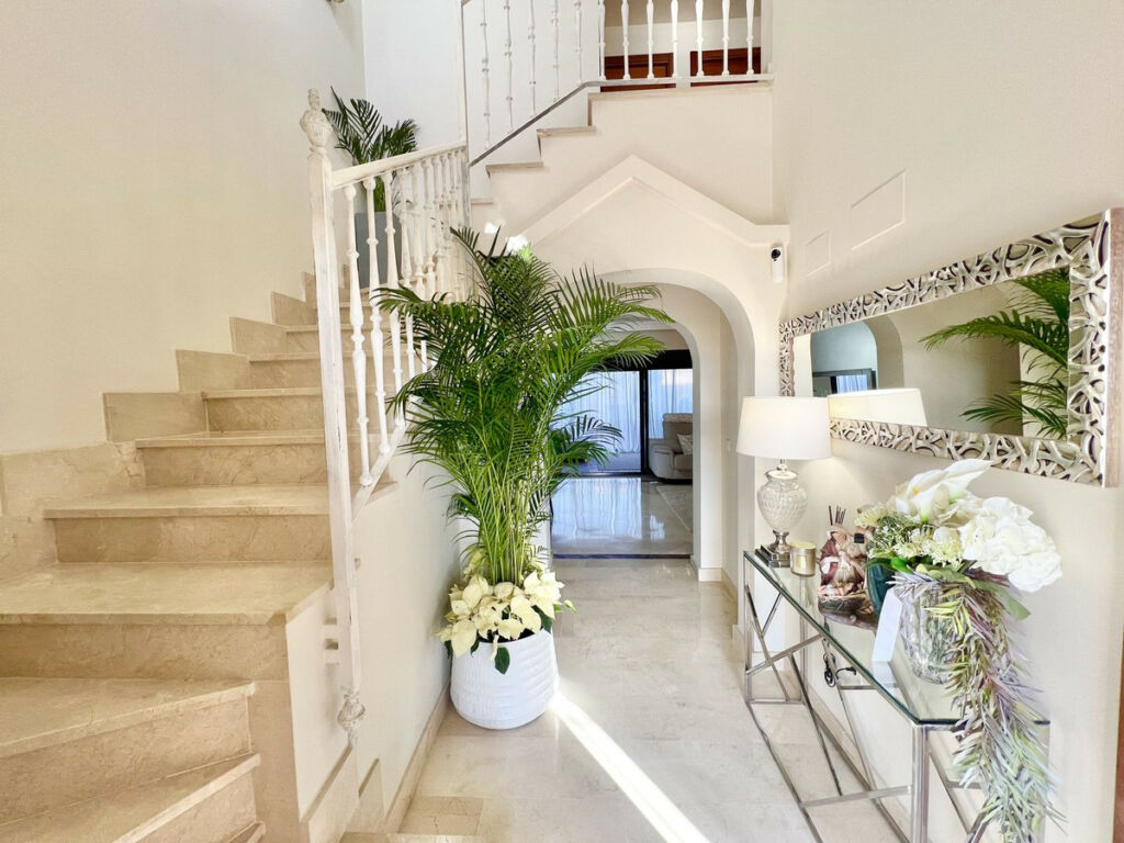 Townhouse Estepona Málaga - image 2