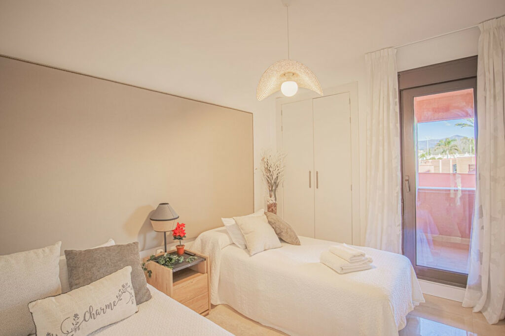 Middle Floor Apartment Estepona Málaga - image 20