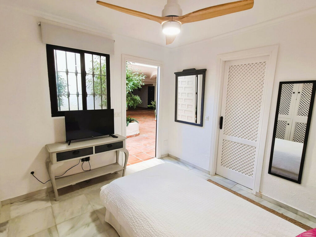 Middle Floor Apartment The Golden Mile Málaga - image 21