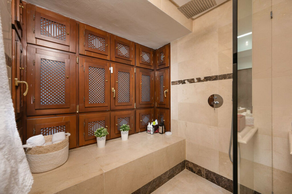 Ground Floor Apartment Aloha Málaga - image 21