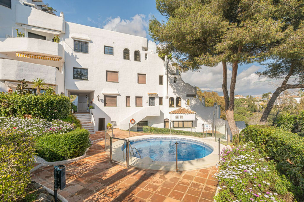 Middle Floor Apartment The Golden Mile Málaga - image 23