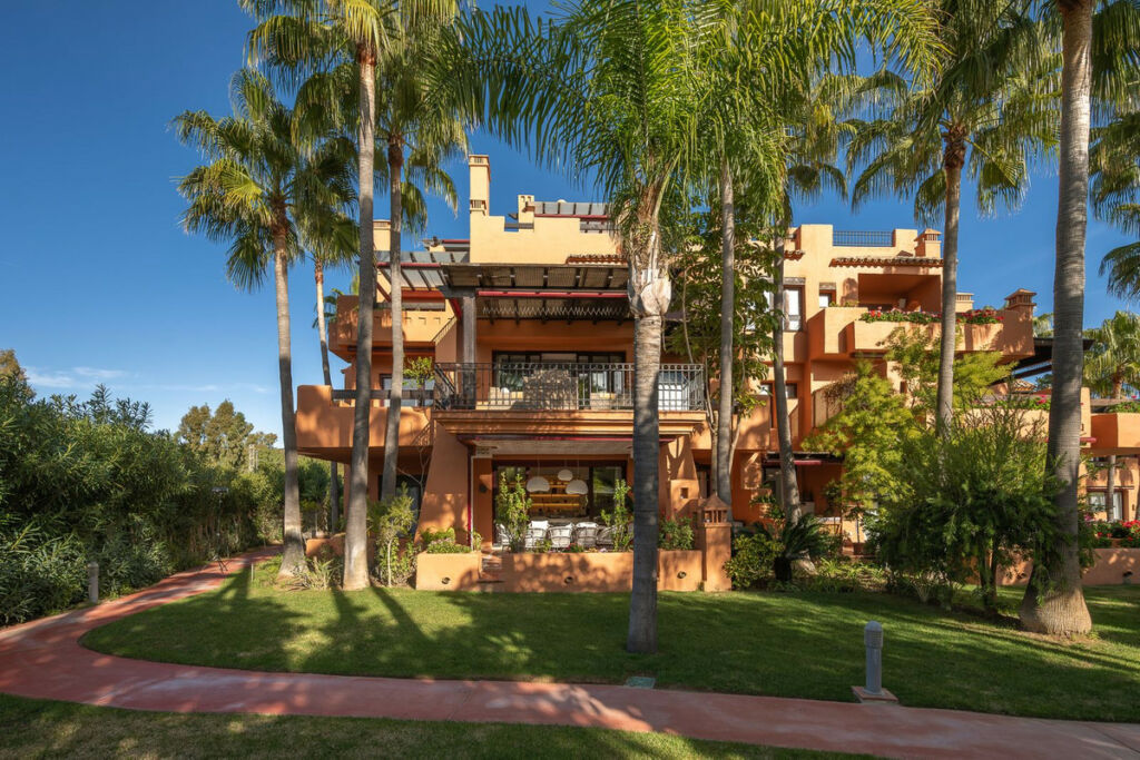 Ground Floor Apartment Aloha Málaga - image 24